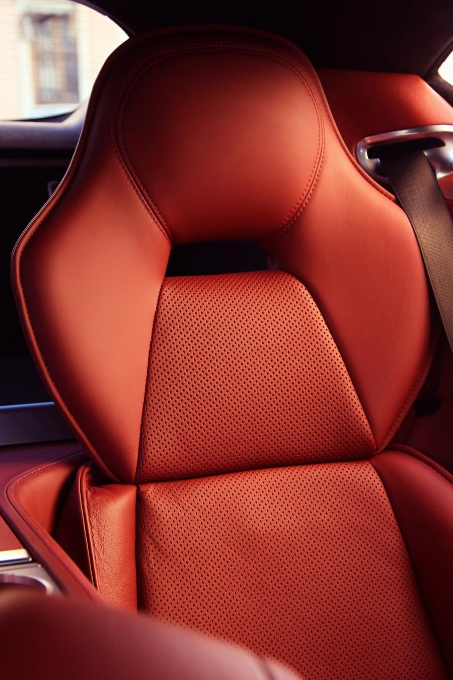 Интерьер Aston Martin Rapide 2010 года  (фото 41 из 190)